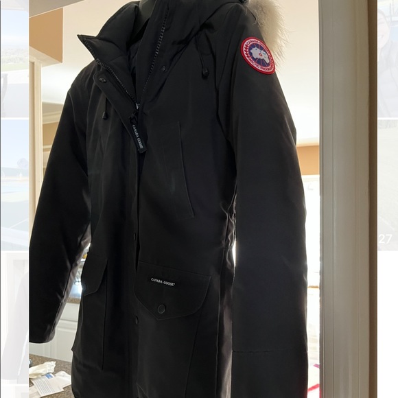 Canada Goose Trillium Parka with Coyote Fur - Picture 2 of 9